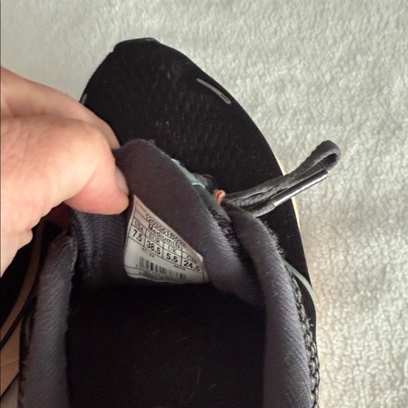 Brooks Women's Black and Peach Athletic Shoes - Picture 2 of 4